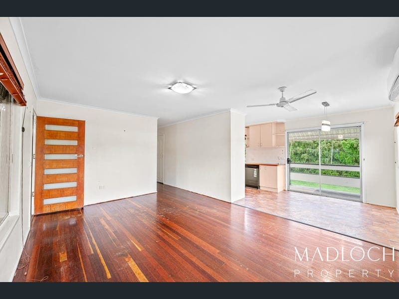 23 Wistari Street, Clinton — photo 1 of 5