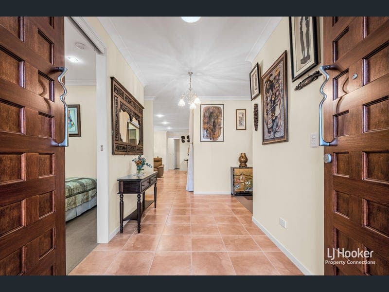 5 Confluence Court, Eatons Hill — photo 1 of 5