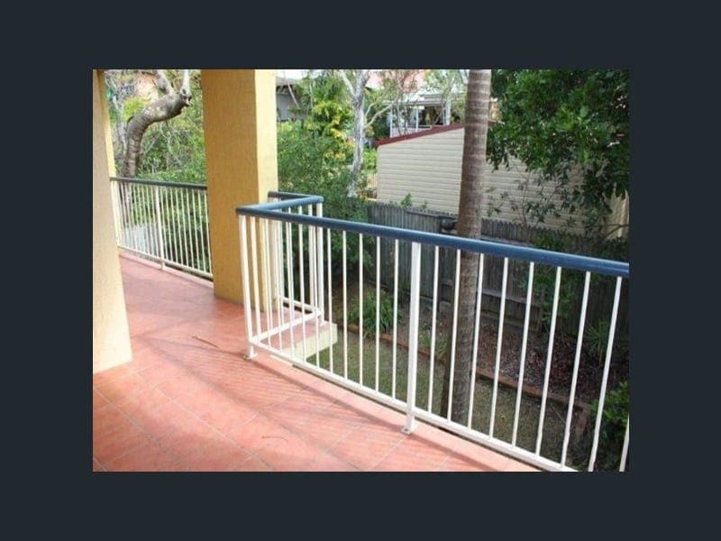 3/15 Wellington Street, Coorparoo — photo 1 of 5