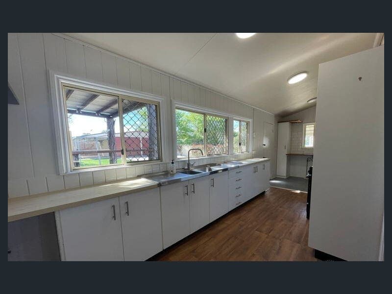 10 Percy Street, Warwick — photo 1 of 5