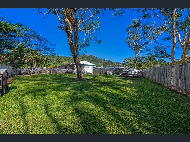 1&2/93 Shute Harbour Road, Cannonvale — photo 1 of 5