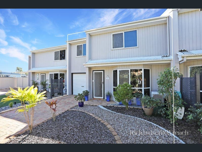 2/5 Winston Drive, Bongaree — photo 1 of 5