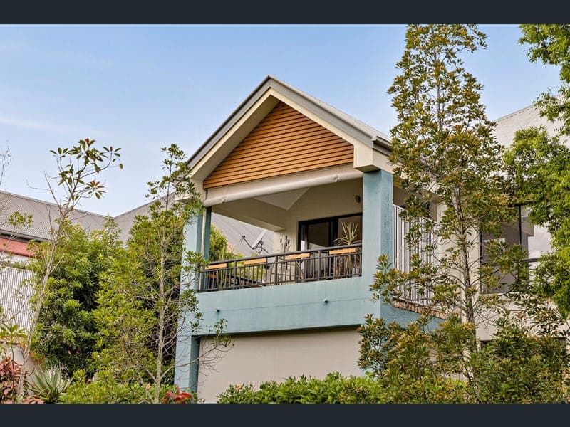 2048/1 The Vistas Drive, Carrara — photo 1 of 5