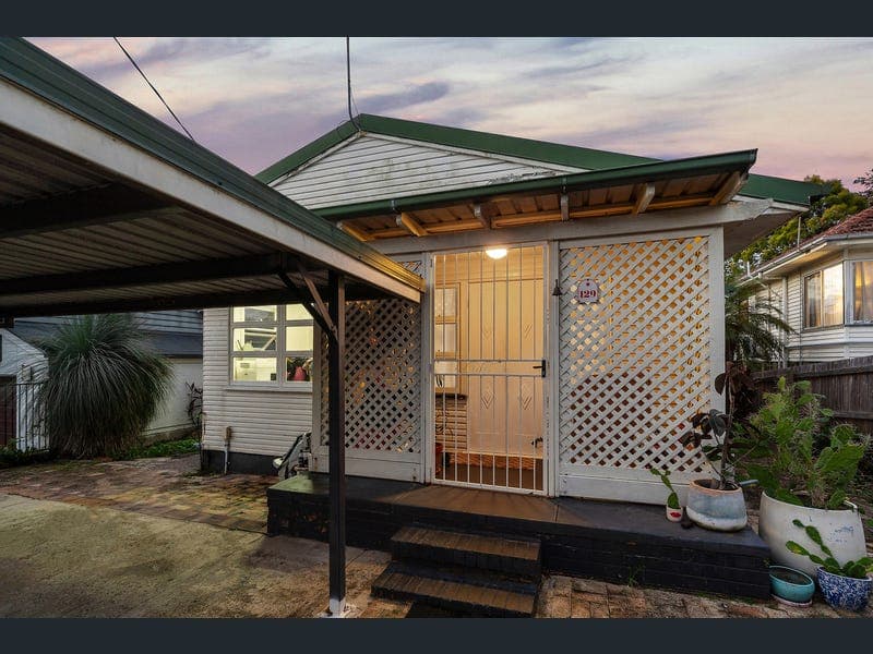 129 Waverley Road, Taringa — photo 1 of 5