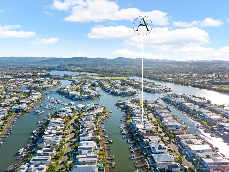 35 Harbourvue Court, Helensvale — photo 1 of 5