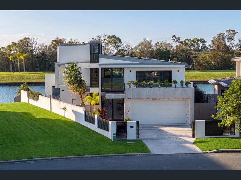 85 Marina Parade, Jacobs Well — photo 1 of 5