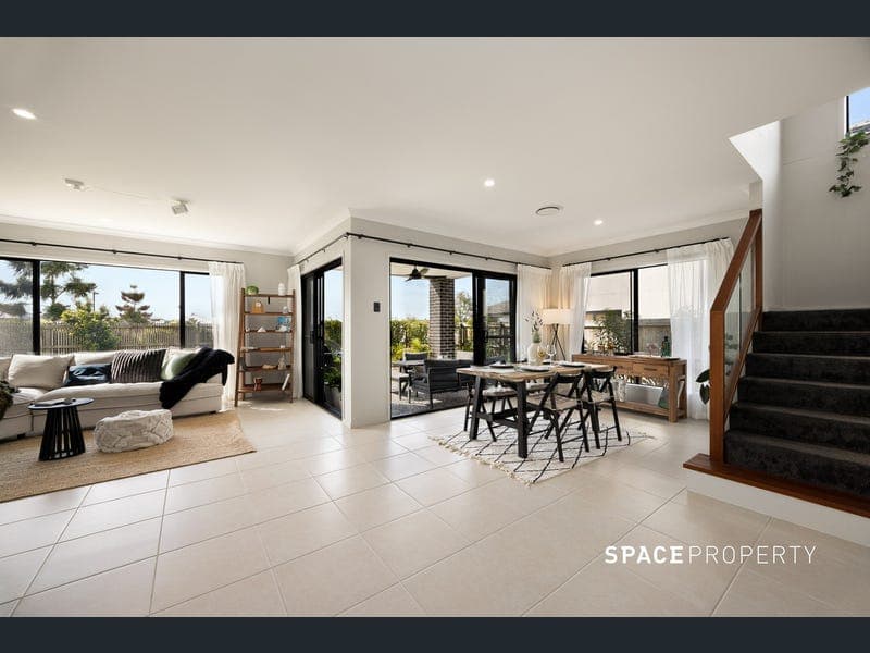 12 Tuscan Circuit, Greenbank — photo 1 of 5