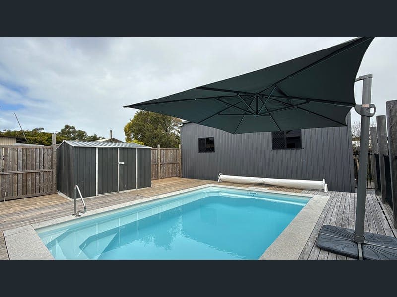 102 Limpus Street, Urangan — photo 1 of 5