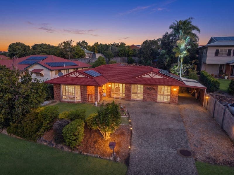 7 Howard Court, Arana Hills — photo 1 of 5
