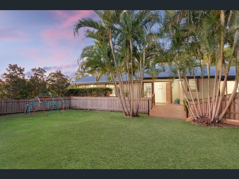 5 Forest Court, Elanora — photo 1 of 5