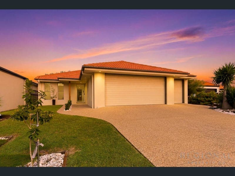 17 Chantelle Circuit, Coral Cove — photo 1 of 5