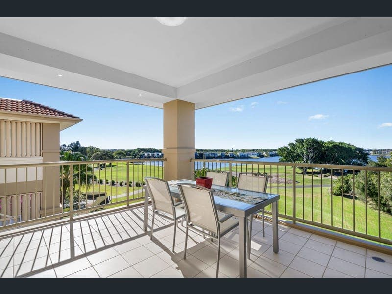 8439 Magnolia Drive East, Hope Island — photo 1 of 5