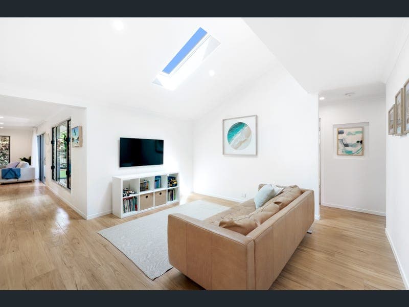 14 Robin Avenue, Paradise Point — photo 1 of 5