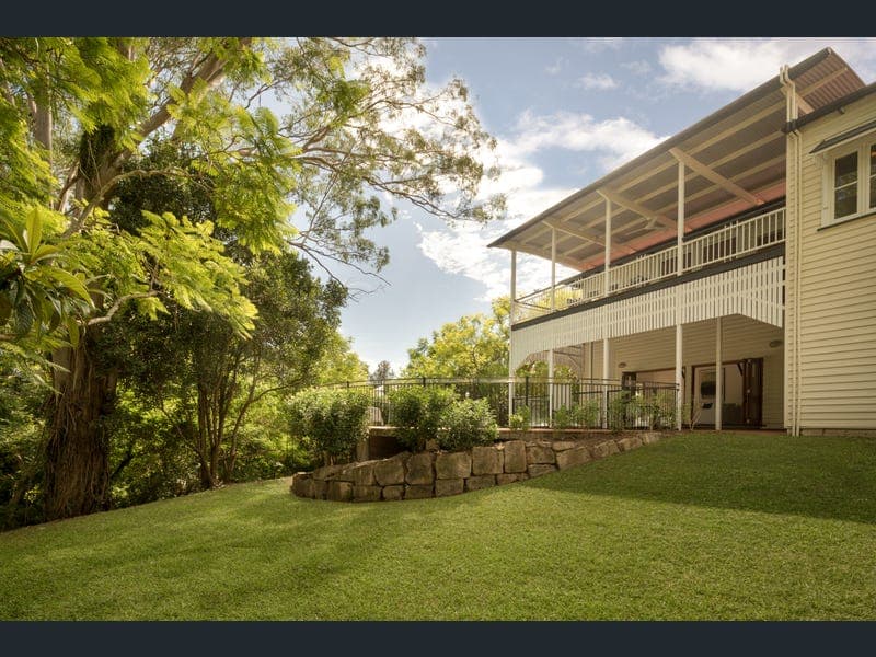 133 Simpsons Road, Bardon — photo 1 of 5
