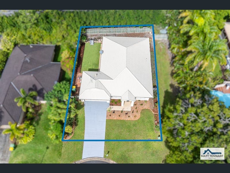 4 Saint Bees Close, Redland Bay — photo 1 of 5