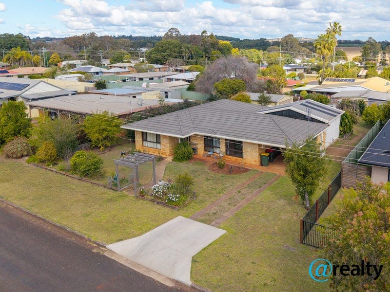 7 Jubilee Street, Kingaroy — photo 1 of 5