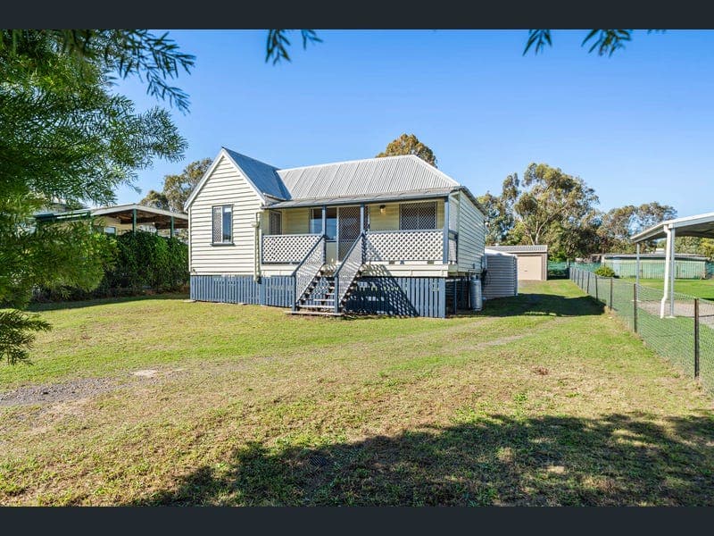10 John Street, Goombungee — photo 1 of 5