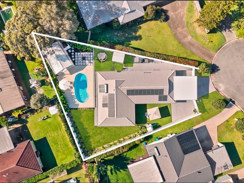 10 Celtis Court, Palm Beach — photo 1 of 5