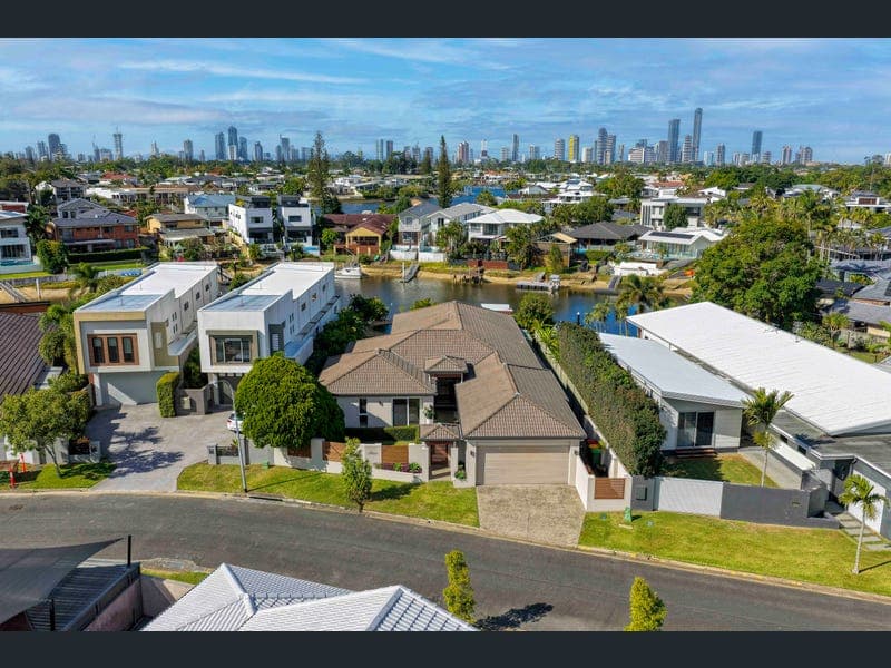 5 Nootka Court, Broadbeach Waters — photo 1 of 5