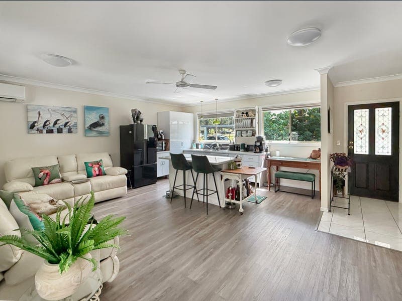 18 Derwent Street, Macleay Island — photo 1 of 5