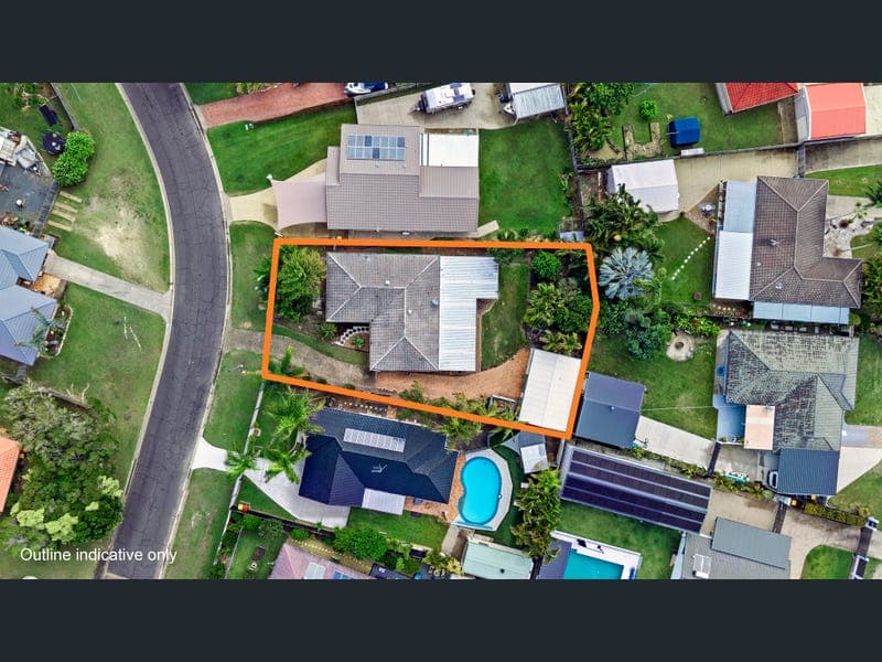 62 Cedar Crescent, Kawungan — photo 1 of 5