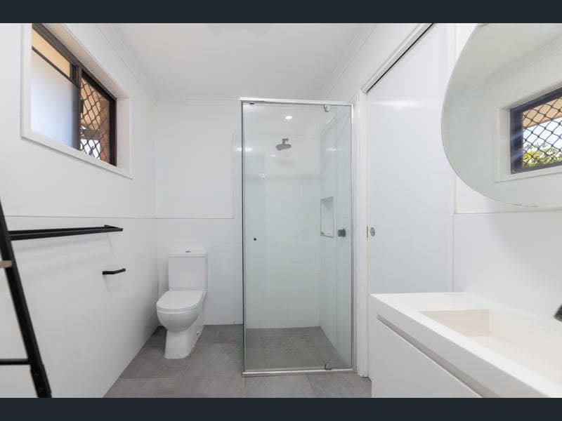 4/9 Todds Road, Lawnton — photo 1 of 3