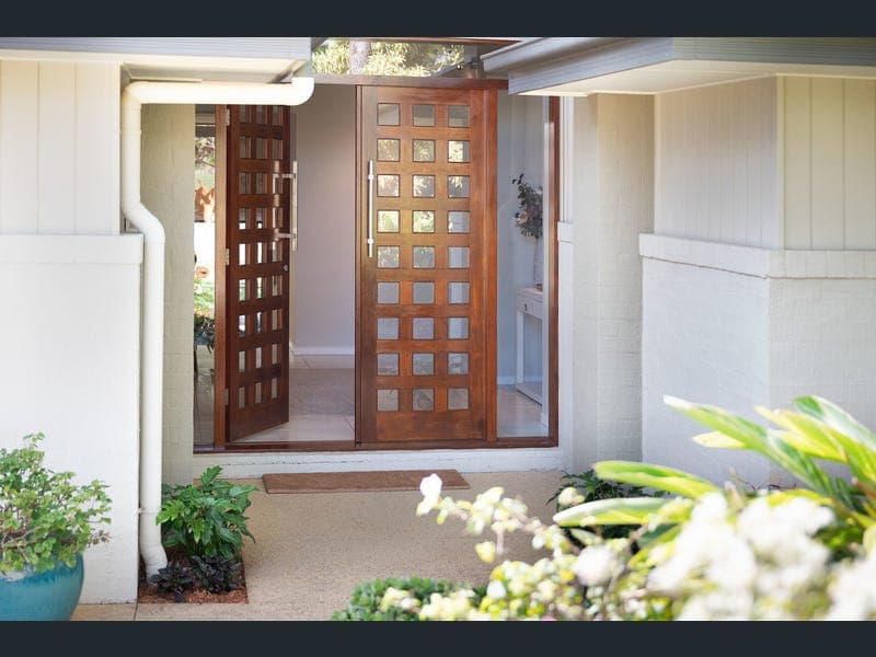 41 Goodenia Crescent, Seventeen Mile Rocks — photo 1 of 5