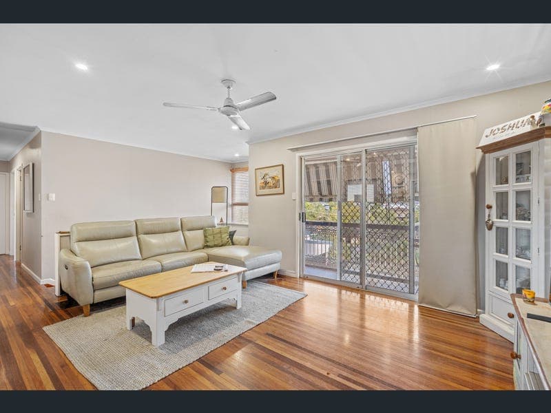 15 Derrima Crescent, Ferny Hills — photo 1 of 5