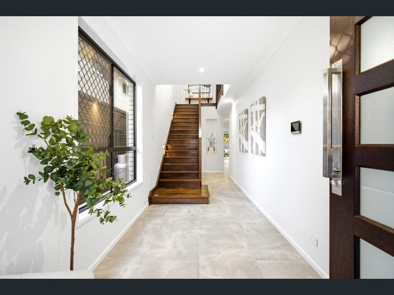 15 Erathema Place, Coopers Plains — photo 1 of 5