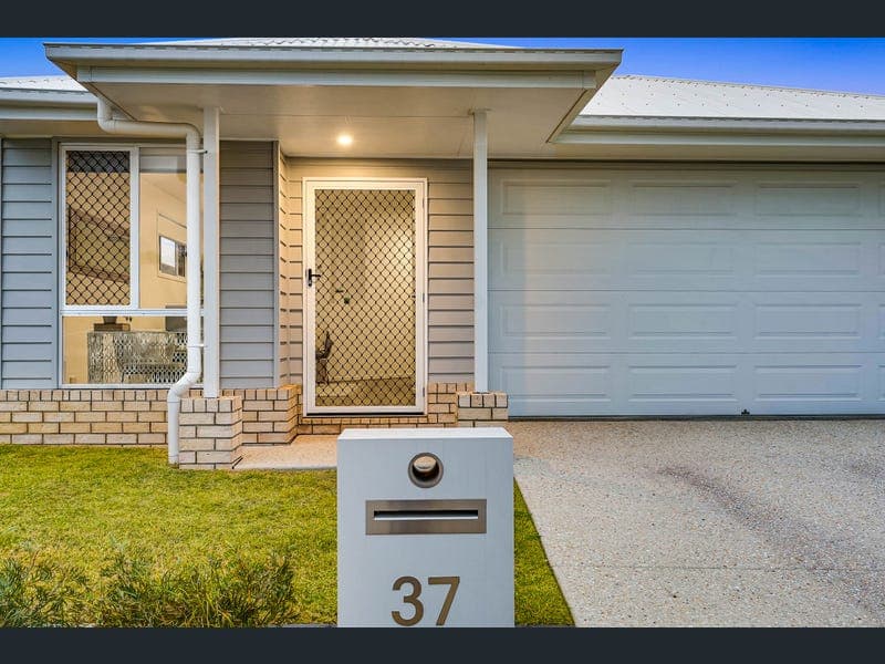 37 Mundaring Way, Spring Mountain — photo 1 of 5