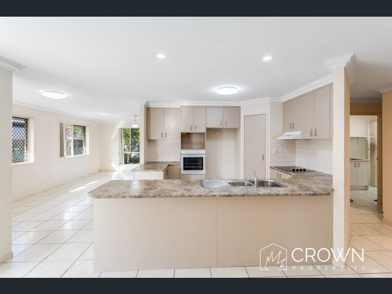 21 Allister Crescent, Rothwell — photo 1 of 5