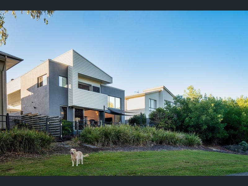 4 Cape Martin Lane, Varsity Lakes — photo 1 of 5
