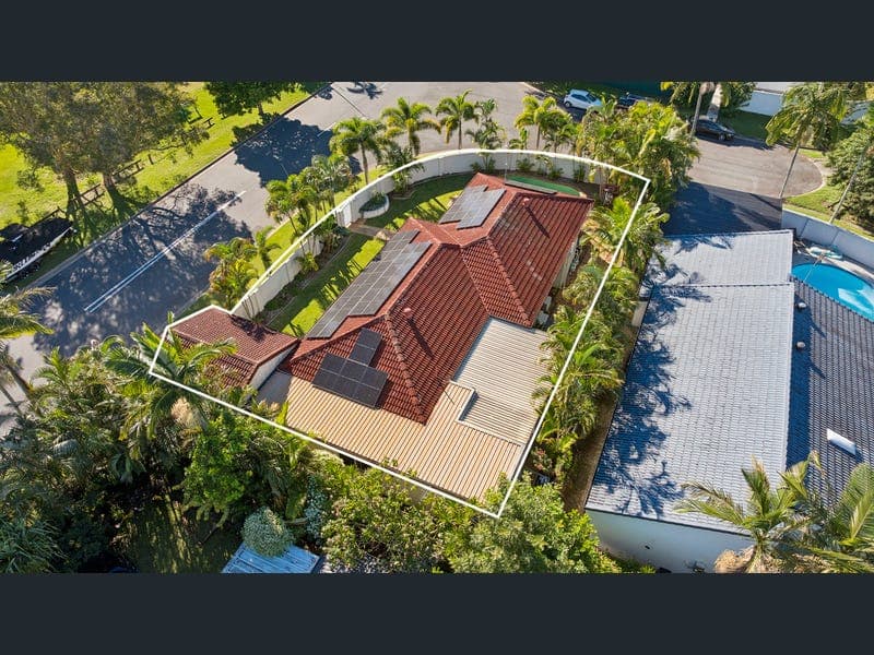 33 Cypress Drive, Broadbeach Waters — photo 1 of 5