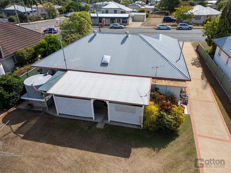 32 Smith Street, Gatton — photo 1 of 5
