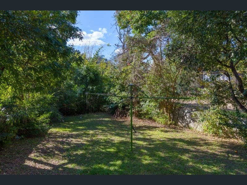 8 Ashgrove Crescent — photo 1 of 5