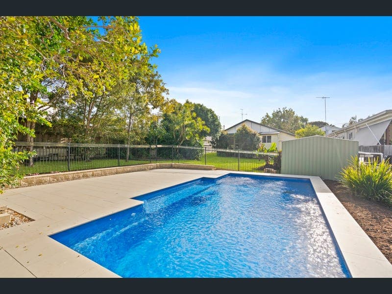 7 Killarney Avenue, Manly West — photo 1 of 5