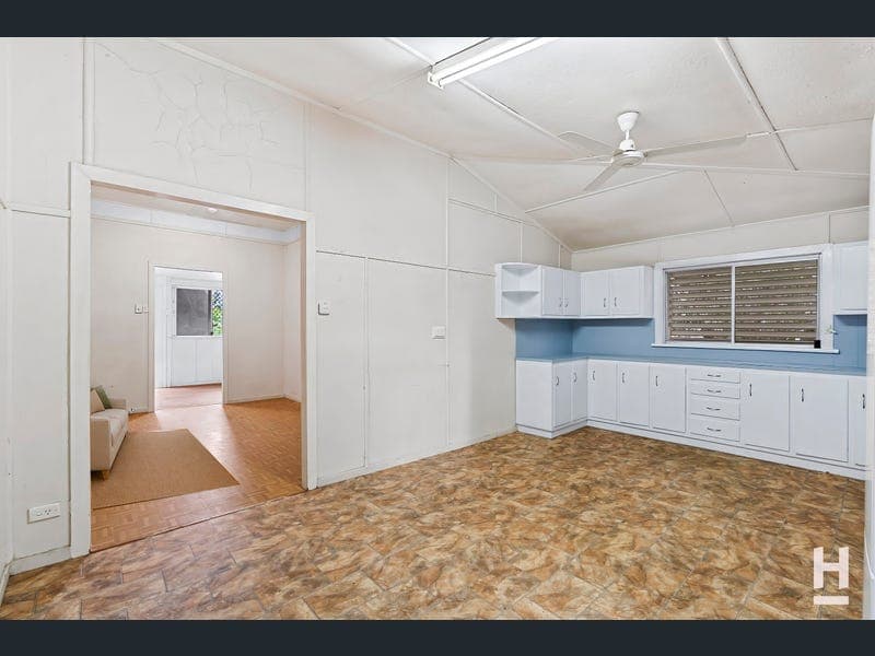 111 BURNETT ST, Berserker — photo 1 of 5