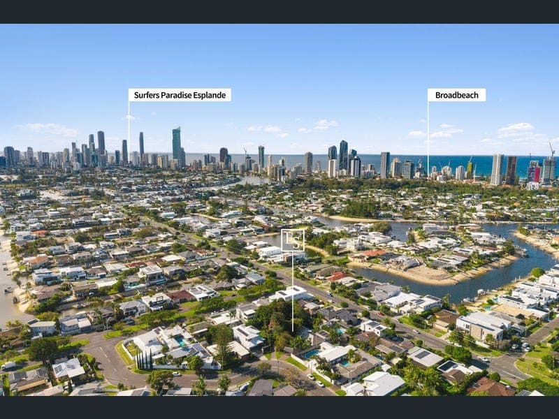 8 Lakeside Avenue, Broadbeach Waters — photo 1 of 5
