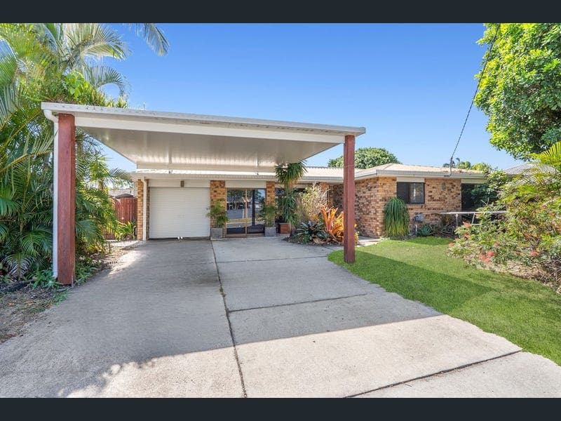 30 Moatah Drive, Beachmere — photo 1 of 5