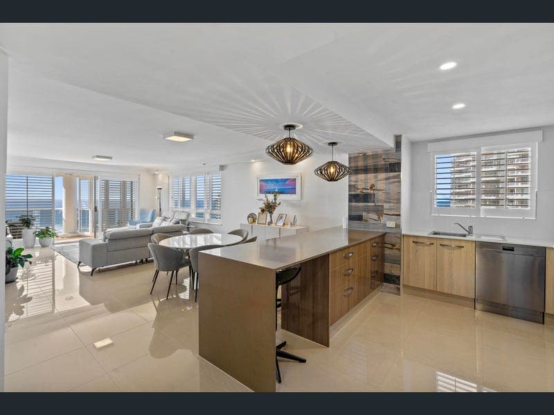 57/1-9 Hughes Avenue, Main Beach — photo 1 of 5