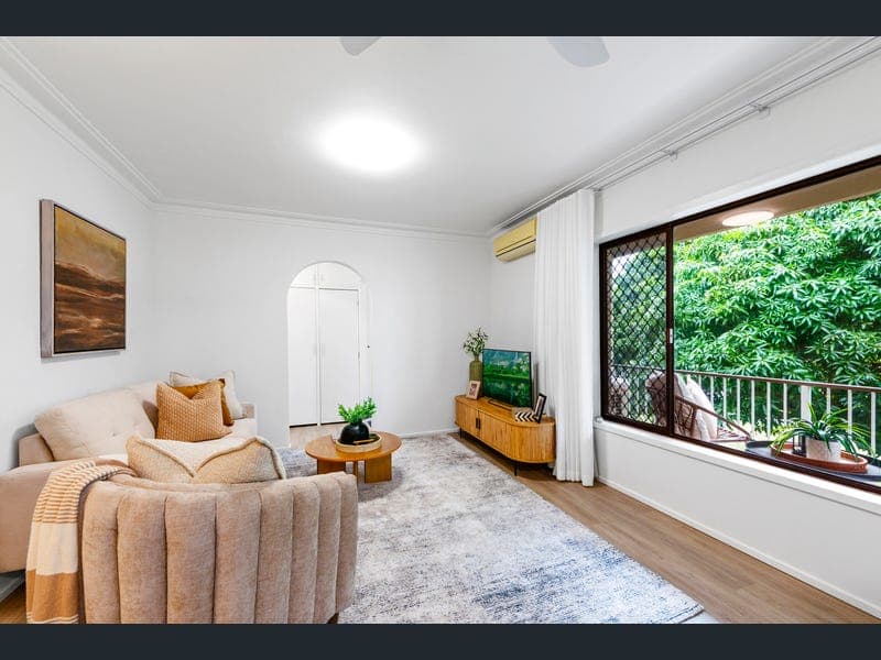5/214 Scarborough Street, Southport — photo 1 of 5