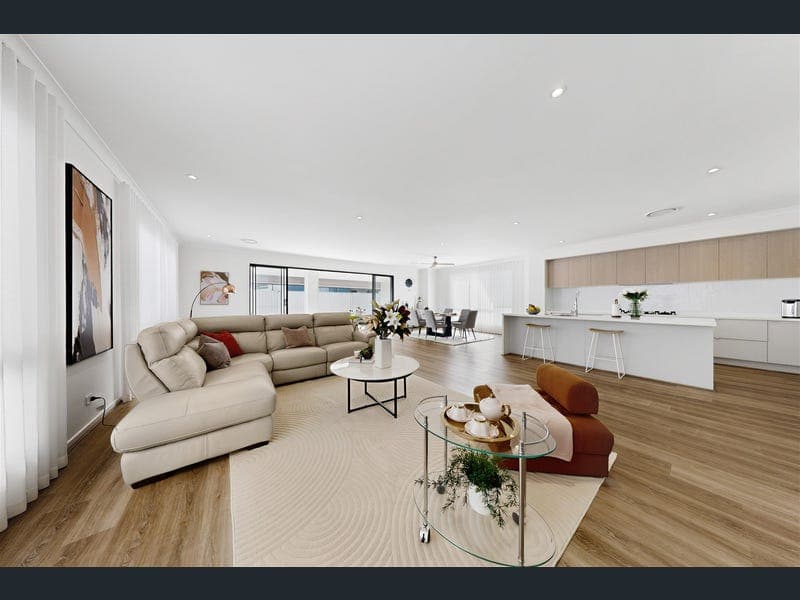 42 MEADOW CIRCUIT, Helensvale — photo 1 of 5