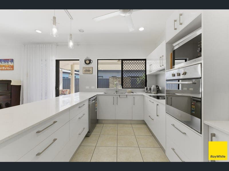 15 Lucy Close, Kanimbla — photo 1 of 5