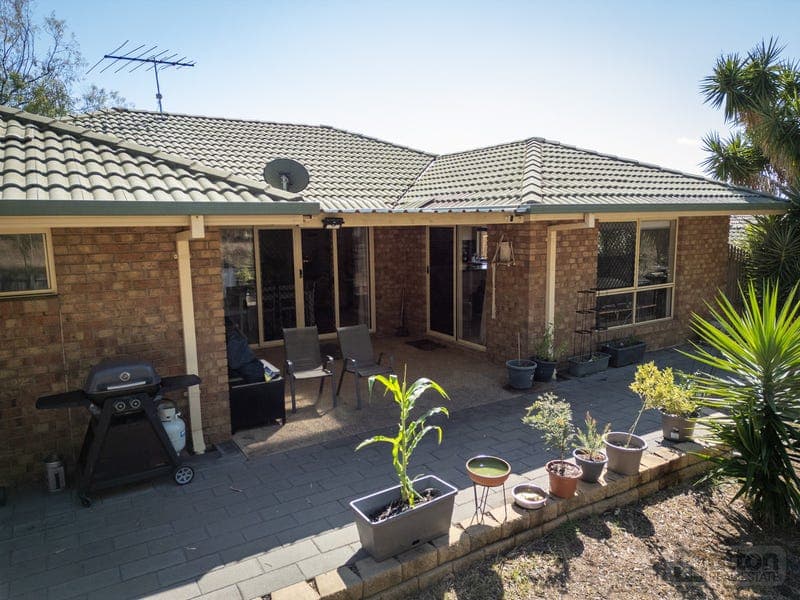 27 Davis Crescent, Gatton — photo 1 of 5