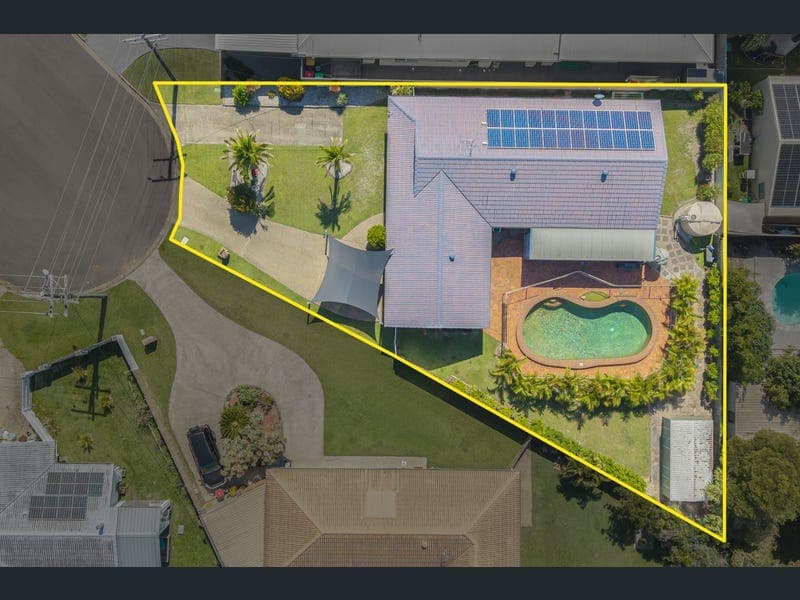 123 Westminster Avenue, Golden Beach — photo 1 of 5