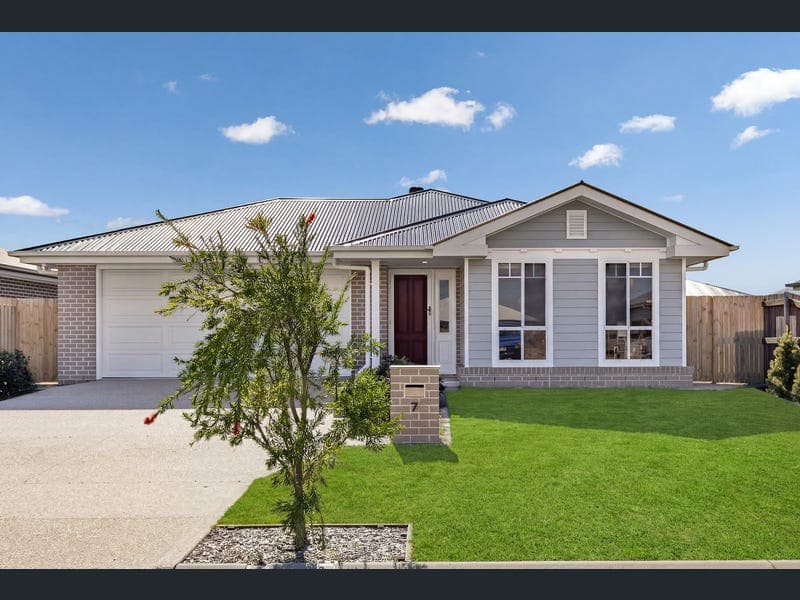 7 Lucinda Way, Eli Waters — photo 1 of 5