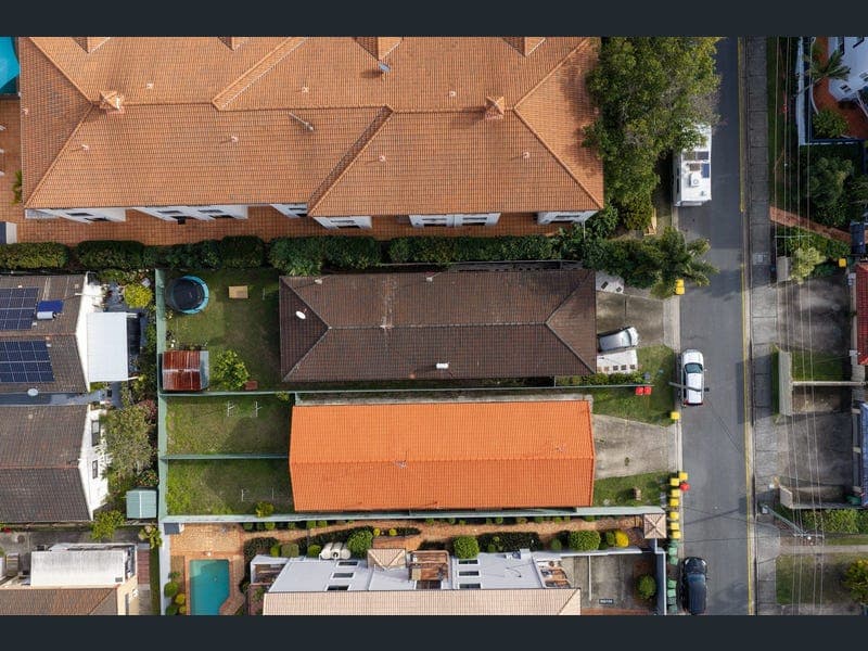 1 & 2/34 Little Norman Street, Southport — photo 1 of 5