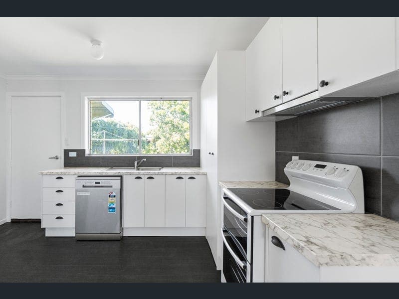 33 Thomas Thomsen Drive, Thabeban — photo 1 of 5