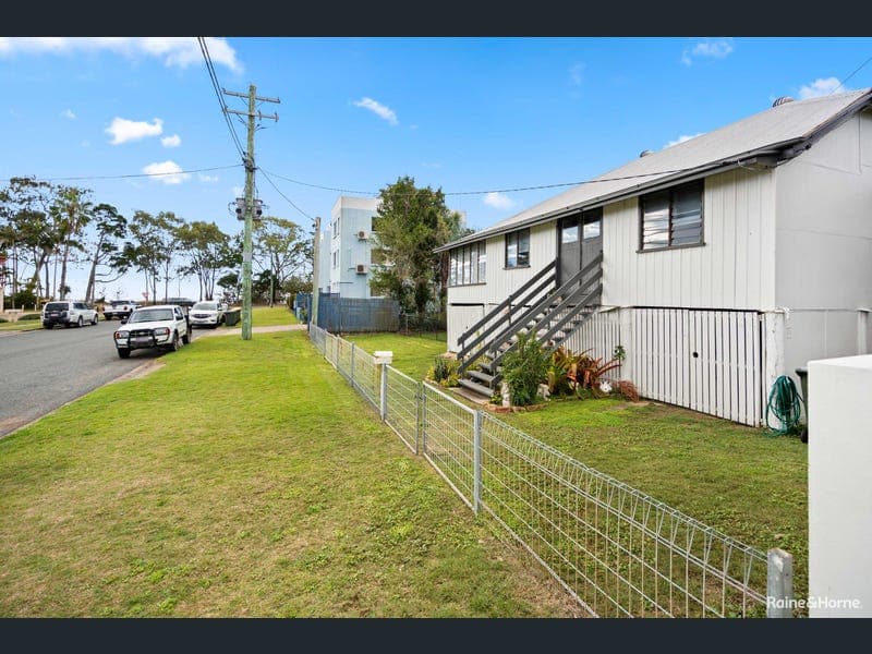 8 Robert Street, Torquay — photo 1 of 5