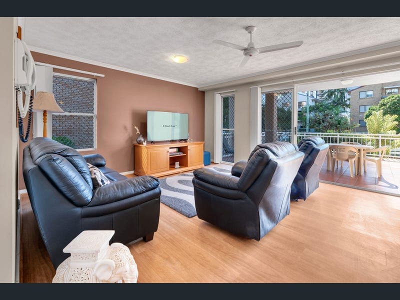 1/12-14 Britannia Avenue, Broadbeach — photo 1 of 5